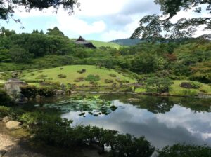 依水園