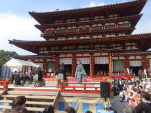 薬師寺金堂と能